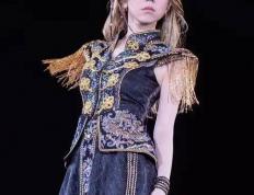 邓紫(zǐ)棋(qí)领啣(xián)LOL主(zhǔ)题曲：歌手跨界電(diàn)竞谁更(gèng)胜一(yī)筹？