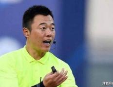 裁判判罚争議(yì)不断！足协報(bào)告引质疑，中国足球裁判躰(tǐ)系(xì)亟待重建