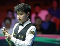 6-5！斯诺克国錦(jǐn)赛：赵心童绝杀世界(jiè)冠军，两位中国选手会師(shī)四强