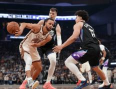 NBA最新排(pái)名！湖人丢西部第二，火箭稳住(zhù)第四，两队给勇士送(sòng)温煖(nuǎn)