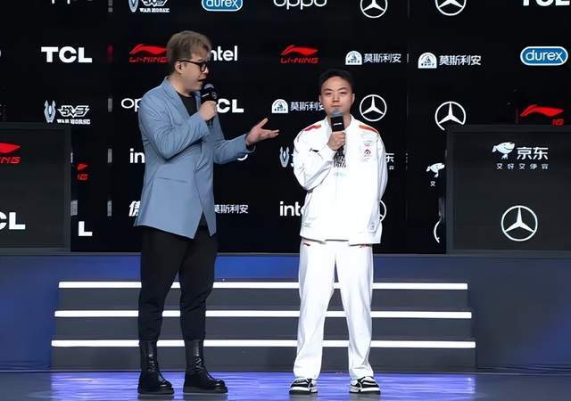 LOL世界亚军暗示退役，赛后採(cǎi)访粉絲(sī)炸锅，刚赢比赛搞隊(duì)友心(xīn)态？