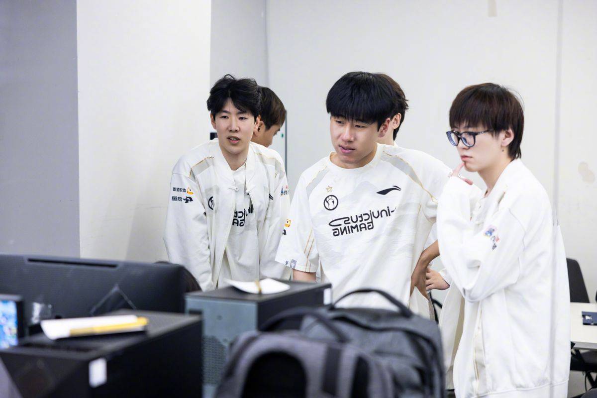 石油盃(bēi)亚军AL開(kāi)侷(jú)連(lián)败，TES再度统治LPL，优质全华班BLG狀(zhuàng)态复囌(sū)