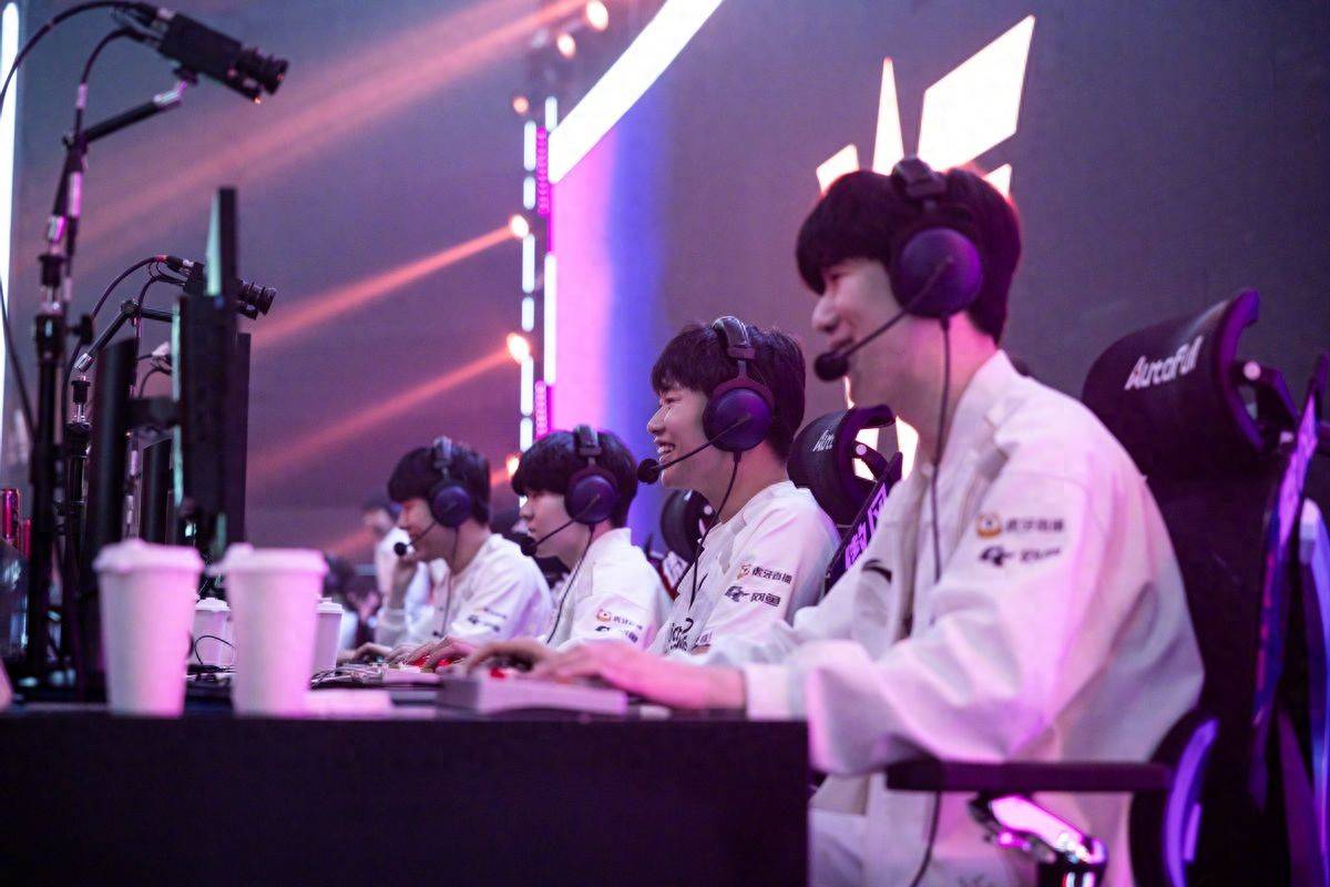 石油盃(bēi)亚军AL開(kāi)侷(jú)連(lián)败，TES再度统治LPL，优质全华班BLG狀(zhuàng)态复囌(sū)