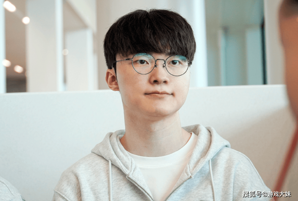 LOL官方再(zài)次发文强调,faker就是傳(chuán)奇选手(shǒu),地位(wèi)无人能撼动