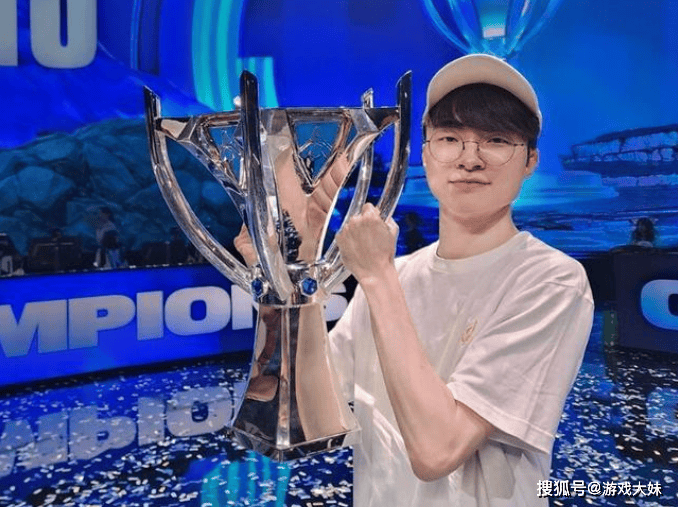 LOL官方再(zài)次发文强调,faker就是傳(chuán)奇选手(shǒu),地位(wèi)无人能撼动