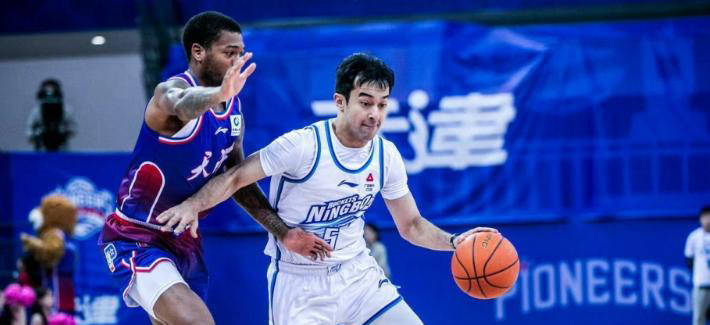 CBA新星(xīng)二代因(yīn)伤提前(qián)宣(xuān)佈(bù)退役,巅峰赛季场均20分(fēn)8助攻