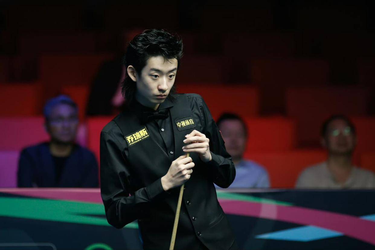 6-5！斯诺克国錦(jǐn)赛：赵心童绝杀世界(jiè)冠军，两位中国选手会師(shī)四强