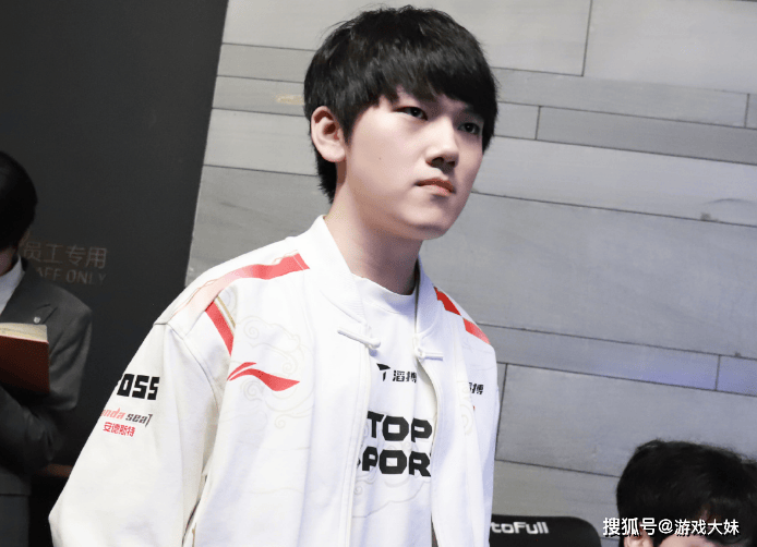 LPL第三赛段MVP次(cì)数,两人并列第一,AL中單(dān)至(zhì)今还是0次(cì)